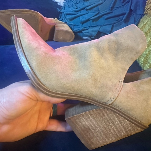 STEVE MADDEN Women's Tan Ankle boot with cut out Sz 8 - Picture 3 of 6